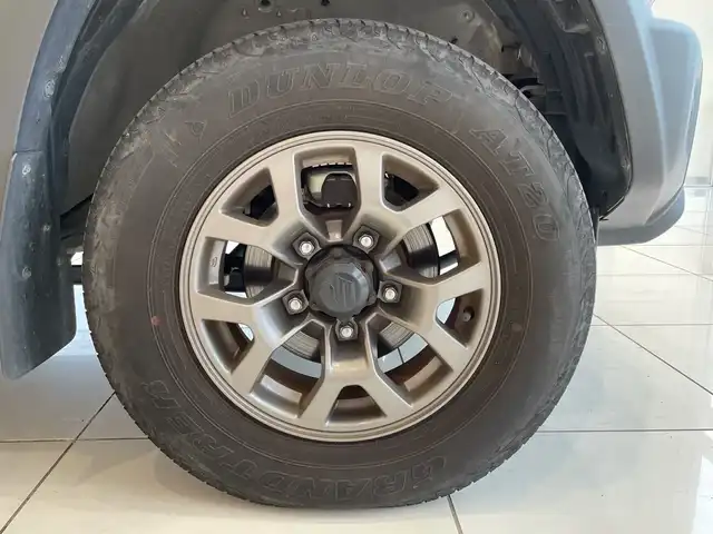 スズキ ジムニー シエラ JC 埼玉県 2023(令5)年 1.9万km ミディアムグレー デュアルセンサーブレーキサポート /純正8インチメモリナビ/　　CD/DVD/BT/フルセグ /バックカメラ /クルーズコントロール /LEDオートライト /シートヒーター /純正15インチアルミホイール /ステアリングスイッチ /ETC