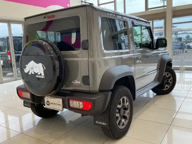 スズキ ジムニー シエラ JC 埼玉県 2023(令5)年 1.9万km ミディアムグレー デュアルセンサーブレーキサポート /純正8インチメモリナビ/　　CD/DVD/BT/フルセグ /バックカメラ /クルーズコントロール /LEDオートライト /シートヒーター /純正15インチアルミホイール /ステアリングスイッチ /ETC