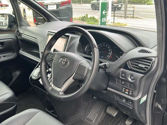 トヨタ エスクァイア Gi 千葉県 2015(平27)年 4.3万km スパークリングブラックパールクリスタルシャイン ワンオーナー/純正ナビ/フルセグテレビ/AM/FM/BT/バックカメラ/クルーズコントロール/両側パワースライドドア/ドライブレコーダー/二列目サンシェード/プッシュスタート/アイドリングストップ/ビルトインETC/ウォークスルー/純正フロアマット/横滑り防止装置/エコモード