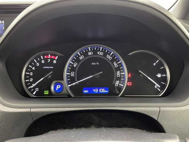 トヨタ エスクァイア Gi 千葉県 2015(平27)年 4.4万km スパークリングブラックパールクリスタルシャイン 純正ナビ(フルセグTV/AM/FM/BT/SD)/バックカメラ/クルーズコントロール/両側パワースライドドア/前後ドライブレコーダー/二列目サンシェード/プッシュスタート/アイドリングストップ/ビルトインETC/ウォークスルー/シートヒーター/純正フロアマット/純正15インチアルミ/純正ドアバイザー