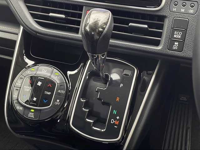 トヨタ エスクァイア Gi 千葉県 2015(平27)年 4.4万km スパークリングブラックパールクリスタルシャイン 純正ナビ(フルセグTV/AM/FM/BT/SD)/バックカメラ/クルーズコントロール/両側パワースライドドア/前後ドライブレコーダー/二列目サンシェード/プッシュスタート/アイドリングストップ/ビルトインETC/ウォークスルー/シートヒーター/純正フロアマット/純正15インチアルミ/純正ドアバイザー