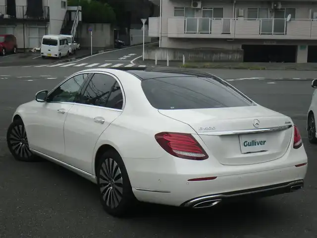 メルセデス・ベンツ Ｅ４００ 4マチック エクスクルーシブ 神奈川県 2018(平30)年 7.6万km ダイヤモンドホワイト メーカーオプションカラーダイヤモンドホワイト/エクスクルーシブパッケージ/・パノラミックスライディングルーフ/・エアバランスパッケージ/・ブルメスターサウンドシステム/4WD/純正ナビ　フルセグTV/（Bluetooth/USB/SD）/CDプレーヤー/360度カメラシステム/パーキングパイロッド/パワートランク/黒革シート/全席シートヒーター/前席メモリー付きパワーシート/前席ベンチレーター/純正ドライブレコーダー/ビルトインETC（DSRC）/LEDヘッドランプ/アダプティブハイビームアシストプラス/ディスタンスパイロットディストロニック/ステアリングパイロッド/アクティブブレーキ/ブレーンチェンジアシスト/エマージェンシーストップアシスト/緊急回避補助システム/レーンキープアシスト/トラフィックサインアシスト/PRE-SAFE/PRE-SAFEインパルスサイド/PRE-SAFEサウンド/後方衝突警告システム/渋滞時緊急ブレーキ機能/キーx2/パドルシフト/取説書/保証書/点検記録（全てベンツディーラーで実施）/　31/2  R2/2  R3/1  R4/2/ R5/2  R6/2  R7/2