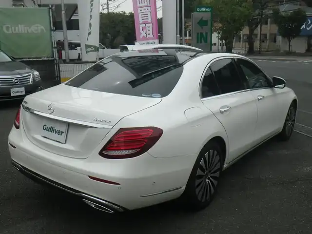 メルセデス・ベンツ Ｅ４００ 4マチック エクスクルーシブ 神奈川県 2018(平30)年 7.6万km ダイヤモンドホワイト メーカーオプションカラーダイヤモンドホワイト/エクスクルーシブパッケージ/・パノラミックスライディングルーフ/・エアバランスパッケージ/・ブルメスターサウンドシステム/4WD/純正ナビ　フルセグTV/（Bluetooth/USB/SD）/CDプレーヤー/360度カメラシステム/パーキングパイロッド/パワートランク/黒革シート/全席シートヒーター/前席メモリー付きパワーシート/前席ベンチレーター/純正ドライブレコーダー/ビルトインETC（DSRC）/LEDヘッドランプ/アダプティブハイビームアシストプラス/ディスタンスパイロットディストロニック/ステアリングパイロッド/アクティブブレーキ/ブレーンチェンジアシスト/エマージェンシーストップアシスト/緊急回避補助システム/レーンキープアシスト/トラフィックサインアシスト/PRE-SAFE/PRE-SAFEインパルスサイド/PRE-SAFEサウンド/後方衝突警告システム/渋滞時緊急ブレーキ機能/キーx2/パドルシフト/取説書/保証書/点検記録（全てベンツディーラーで実施）/　31/2  R2/2  R3/1  R4/2/ R5/2  R6/2  R7/2