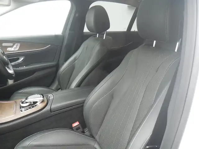 メルセデス・ベンツ Ｅ４００ 4マチック エクスクルーシブ 神奈川県 2018(平30)年 7.6万km ダイヤモンドホワイト メーカーオプションカラーダイヤモンドホワイト/エクスクルーシブパッケージ/・パノラミックスライディングルーフ/・エアバランスパッケージ/・ブルメスターサウンドシステム/4WD/純正ナビ　フルセグTV/（Bluetooth/USB/SD）/CDプレーヤー/360度カメラシステム/パーキングパイロッド/パワートランク/黒革シート/全席シートヒーター/前席メモリー付きパワーシート/前席ベンチレーター/純正ドライブレコーダー/ビルトインETC（DSRC）/LEDヘッドランプ/アダプティブハイビームアシストプラス/ディスタンスパイロットディストロニック/ステアリングパイロッド/アクティブブレーキ/ブレーンチェンジアシスト/エマージェンシーストップアシスト/緊急回避補助システム/レーンキープアシスト/トラフィックサインアシスト/PRE-SAFE/PRE-SAFEインパルスサイド/PRE-SAFEサウンド/後方衝突警告システム/渋滞時緊急ブレーキ機能/キーx2/パドルシフト/取説書/保証書/点検記録（全てベンツディーラーで実施）/　31/2  R2/2  R3/1  R4/2/ R5/2  R6/2  R7/2