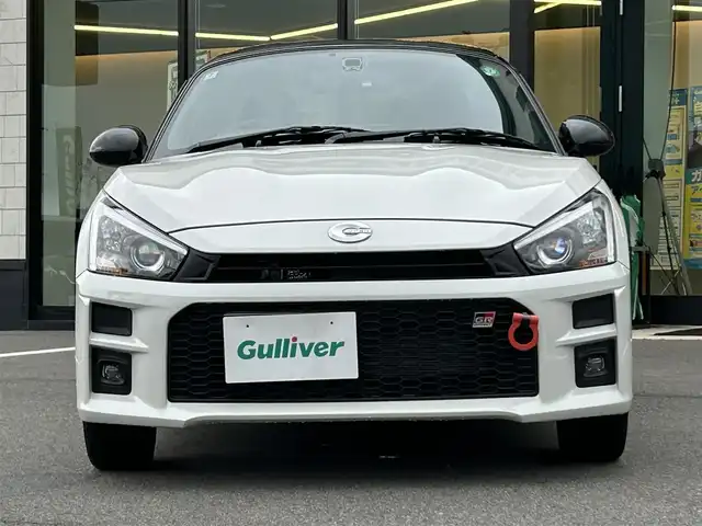 ダイハツ コペン GRスポーツ 愛媛県 2024(令6)年 0.2万km パールホワイトⅢ GR専用レカロシート/momo製専用革巻きステアリングホイール/アクティブトップ(電動開閉式ルーフ)/BBS製専用鍛造16インチアルミホイール/ATOTO7型ディスプレイオーディオ/バックカメラ/PORMIDO製ミラー型ドライブレコーダー/パドルシフト/トランクイージークローザー機能/ステアリングリモコン/LEDヘッドライト/バックソナー/電格ミラー/シガーソケット/現状サマー(BBSAW)(165/50/R16)/BRIDGESTONE POTENZA RE050A