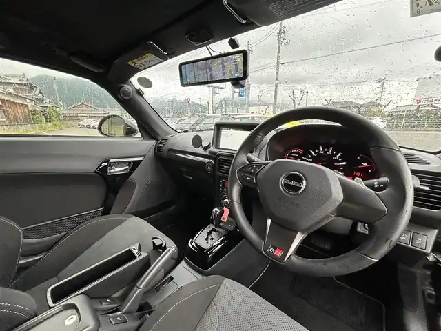 ダイハツ コペン GRスポーツ 愛媛県 2024(令6)年 0.2万km パールホワイトⅢ GR専用レカロシート/momo製専用革巻きステアリングホイール/アクティブトップ(電動開閉式ルーフ)/BBS製専用鍛造16インチアルミホイール/ATOTO7型ディスプレイオーディオ/バックカメラ/PORMIDO製ミラー型ドライブレコーダー/パドルシフト/トランクイージークローザー機能/ステアリングリモコン/LEDヘッドライト/バックソナー/電格ミラー/シガーソケット/現状サマー(BBSAW)(165/50/R16)/BRIDGESTONE POTENZA RE050A