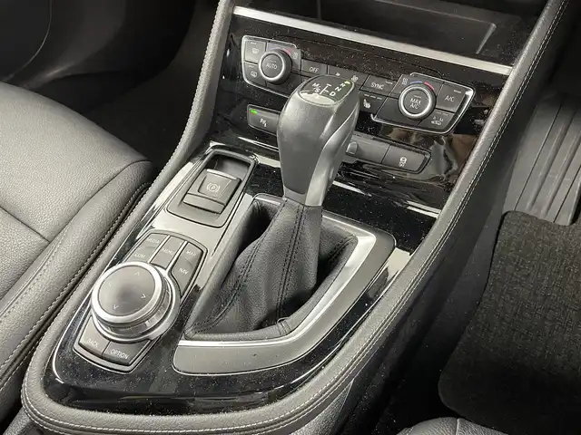 ＢＭＷ ２１８ｄ アクティブツアラー ラグジュアリー 大阪府 2019(令1)年 4.2万km サファイアブラックP 純正メーカーナビ【CD/DVD/Bluetooth/フルセグ】/バックカメラ/パワーバックドア/衝突軽減ブレーキ/レーダークルーズコントロール/レーンキープアシスト/レザーシート/D席パワーシート/シートヒーター/クリアランスソナー/LEDヘッドライト/オートライト/純正17インチAW/フロアマット/スマートキー