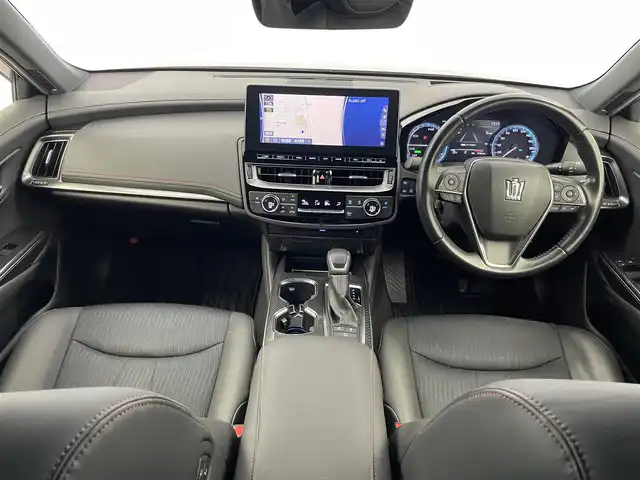トヨタ クラウン ハイブリッド RS 埼玉県 2020(令2)年 5.2万km シルバーM 純正１２．３インチナビ　パノラミックビューモニター　ＢＳＭ　ＨＵＤ　ビルトインＥＴＣ２．０　ドライブレコーダー　三眼ＬＥＤ　セーフティセンス　レーダークルーズ　シートヒーター　ステアリングヒーター