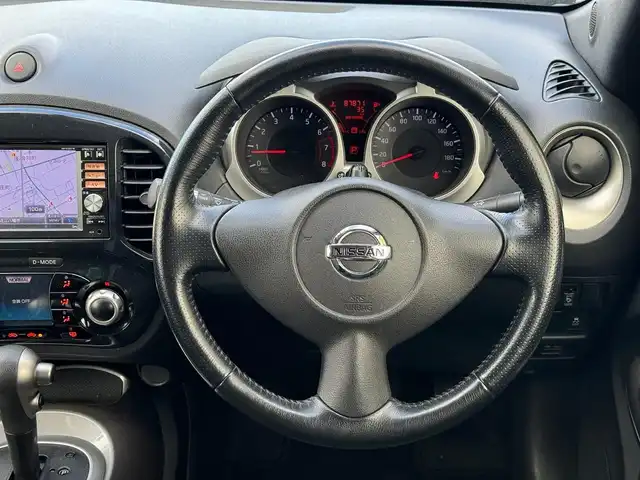 日産 ジューク 15RX タイプV 滋賀県 2013(平25)年 8.8万km ガンＭ 純正フルセグナビ/　フルセグ Bluetooth CD DVD SD AM FM/バックカメラ/ビルトインETC/スマートキー×2/プッシュスタート/取扱説明書/保証書/電動格納ミラー/パワーステアリング/パワーウィンドウ/