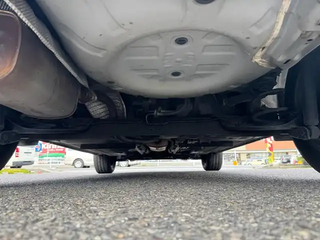 日産 ジューク 15RX タイプV 滋賀県 2013(平25)年 8.8万km ガンＭ 純正フルセグナビ/　フルセグ Bluetooth CD DVD SD AM FM/バックカメラ/ビルトインETC/スマートキー×2/プッシュスタート/取扱説明書/保証書/電動格納ミラー/パワーステアリング/パワーウィンドウ/