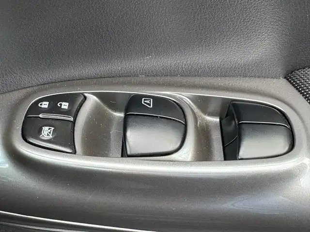 日産 ジューク 15RX タイプV 滋賀県 2013(平25)年 8.8万km ガンＭ 純正フルセグナビ/　フルセグ Bluetooth CD DVD SD AM FM/バックカメラ/ビルトインETC/スマートキー×2/プッシュスタート/取扱説明書/保証書/電動格納ミラー/パワーステアリング/パワーウィンドウ/