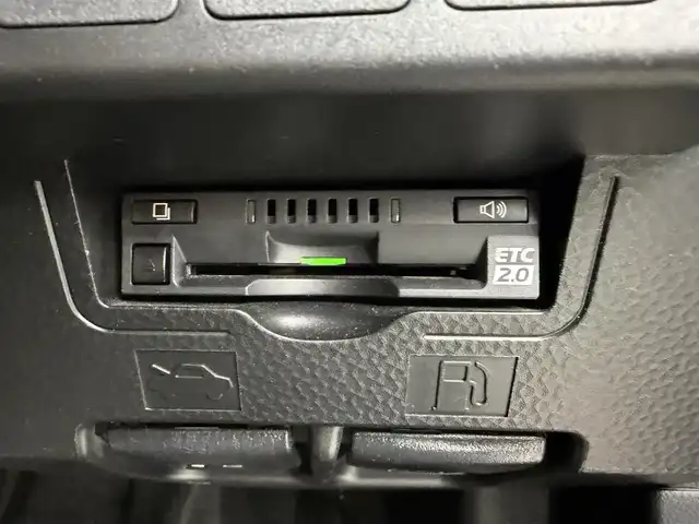 トヨタ タンク カスタムG－T 愛知県 2018(平30)年 4.7万km パールホワイトⅢ スマートアシストII/衝突回避支援システム/車線逸脱警報/純正9インチナビ/CD/DVD/Bluetooth/フルセグTV/バックカメラ/ビルトインETC2.0/両側パワースライドドア/LEDヘッドライト/フォグランプ/純正15インチアルミホイール/取扱説明書/スペアキー
