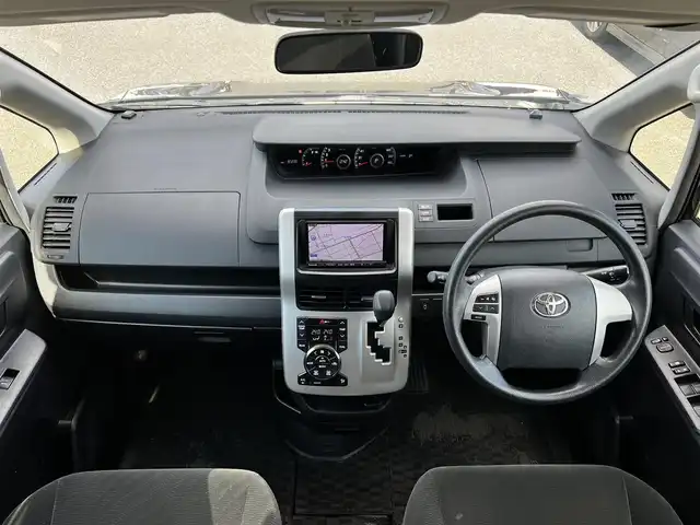 トヨタ ヴォクシー X Lエディション 道央・札幌 2012(平24)年 9.8万km ブラック ４WD/社外HDDナビ/AM/FM/BT/CD/DVD/SD/フルセグ/バックカメラ/ビルトインETC/ステアリングリモコン/MTモード付AT/リモコンキー/オートライト/電動格納ミラー/ウィンカーミラー/純正フロアマット/ドアバイザー
