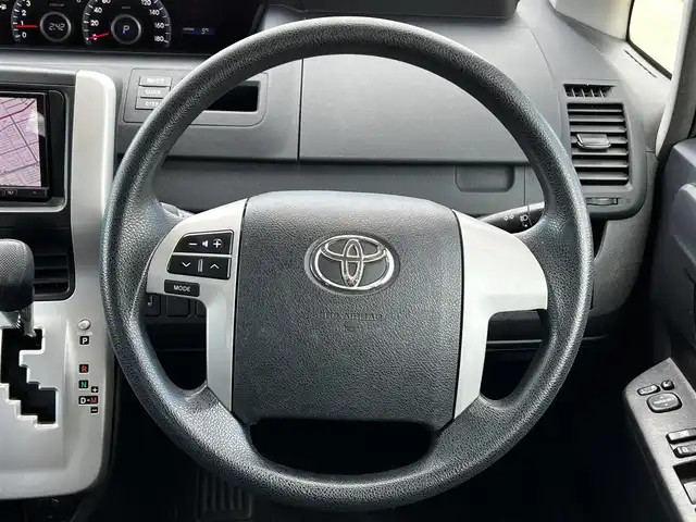 トヨタ ヴォクシー X Lエディション 道央・札幌 2012(平24)年 9.8万km ブラック ４WD/社外HDDナビ/AM/FM/BT/CD/DVD/SD/フルセグ/バックカメラ/ビルトインETC/ステアリングリモコン/MTモード付AT/リモコンキー/オートライト/電動格納ミラー/ウィンカーミラー/純正フロアマット/ドアバイザー