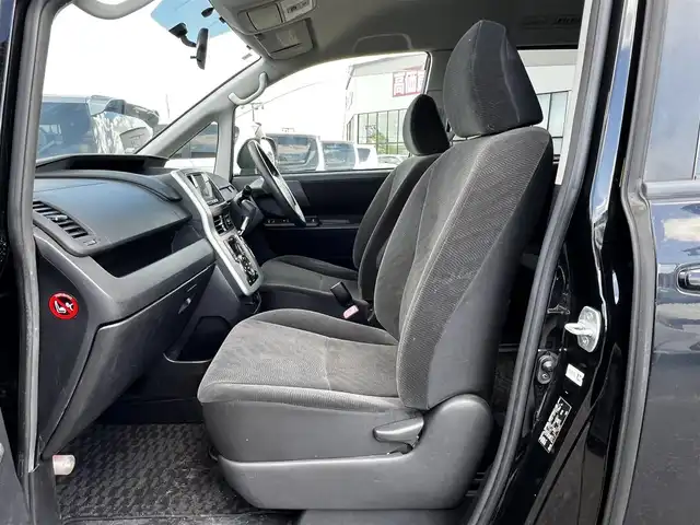 トヨタ ヴォクシー X Lエディション 道央・札幌 2012(平24)年 9.8万km ブラック ４WD/社外HDDナビ/AM/FM/BT/CD/DVD/SD/フルセグ/バックカメラ/ビルトインETC/ステアリングリモコン/MTモード付AT/リモコンキー/オートライト/電動格納ミラー/ウィンカーミラー/純正フロアマット/ドアバイザー