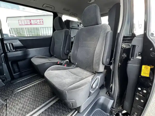 トヨタ ヴォクシー X Lエディション 道央・札幌 2012(平24)年 9.8万km ブラック ４WD/社外HDDナビ/AM/FM/BT/CD/DVD/SD/フルセグ/バックカメラ/ビルトインETC/ステアリングリモコン/MTモード付AT/リモコンキー/オートライト/電動格納ミラー/ウィンカーミラー/純正フロアマット/ドアバイザー