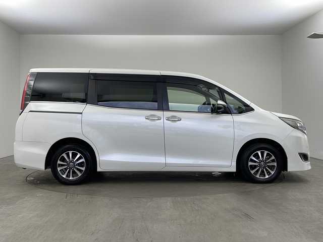 トヨタ エスクァイア Gi 兵庫県 2018(平30)年 3.9万km ホワイトパールクリスタルシャイン ・ワンオーナー車/・ALPINE9型ナビ/BT/CD/DVD/SD/USB/TV/・バックカメラ/・トヨタセーフティセンス/・プリクラッシュセーフティ/・レーンディバーチャーアラート/・オートマチックハイビーム/・先行車発進告知機能/・クルーズコントロール/・横滑り防止装置/・クリアランスソナー/・アイドリングストップ/・両側パワースライドドア/・ステアリングスイッチ/・ビルトインETC/・純正フロアマット/・MTモード付AT/・LEDヘッドライト/・LEDフォグランプ/・純正15インチアルミホイール/・前後ドライブレコーダー/・ビルトインETC/・スマートキー/・取扱説明書/・保証書