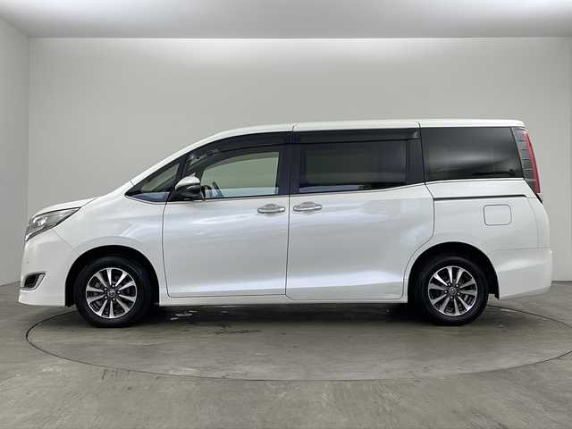 トヨタ エスクァイア Gi 兵庫県 2018(平30)年 3.9万km ホワイトパールクリスタルシャイン ・ワンオーナー車/・ALPINE9型ナビ/BT/CD/DVD/SD/USB/TV/・バックカメラ/・トヨタセーフティセンス/・プリクラッシュセーフティ/・レーンディバーチャーアラート/・オートマチックハイビーム/・先行車発進告知機能/・クルーズコントロール/・横滑り防止装置/・クリアランスソナー/・アイドリングストップ/・両側パワースライドドア/・ステアリングスイッチ/・ビルトインETC/・純正フロアマット/・MTモード付AT/・LEDヘッドライト/・LEDフォグランプ/・純正15インチアルミホイール/・前後ドライブレコーダー/・ビルトインETC/・スマートキー/・取扱説明書/・保証書