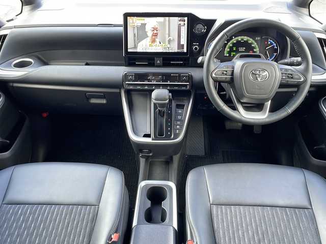 トヨタ ノア ハイブリッド S－Z 福井県 2024(令6)年 1万km アティチュードブラックマイカ 登録時走行距離９１９１ｋｍ/ワンオーナー/４WD/純正メモリナビゲーション/（CD/DVD/BT）/フルセグテレビ/バックカメラ/プリクラッシュセーフティ/レーンキープアシスト/アダプティブクルーズコントロール/ブラインドスポットモニター/両側電動スライドドア/純正フリップダウンモニター/前後ドライブレコーダー（ミラー一体型）/純正16インチアルミホイール/パワーバックドア/ユニバーサルステップ/ハーフレザーシート/スペアタイヤ/AC100V 電源/クリアランスソナー/シートヒーター/ETC2.0（ビルトイン）/LEDライト/LEDフォグランプ/ステアリングリモコン/オートリトラミラー/オートハイビーム/オートライト/ライトレベライザー/スマートキー/プッシュスタート/保証書/取扱説明書