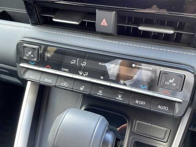 トヨタ ノア ハイブリッド S－Z 福井県 2024(令6)年 1万km アティチュードブラックマイカ 登録時走行距離９１９１ｋｍ/ワンオーナー/４WD/純正メモリナビゲーション/（CD/DVD/BT）/フルセグテレビ/バックカメラ/プリクラッシュセーフティ/レーンキープアシスト/アダプティブクルーズコントロール/ブラインドスポットモニター/両側電動スライドドア/純正フリップダウンモニター/前後ドライブレコーダー（ミラー一体型）/純正16インチアルミホイール/パワーバックドア/ユニバーサルステップ/ハーフレザーシート/スペアタイヤ/AC100V 電源/クリアランスソナー/シートヒーター/ETC2.0（ビルトイン）/LEDライト/LEDフォグランプ/ステアリングリモコン/オートリトラミラー/オートハイビーム/オートライト/ライトレベライザー/スマートキー/プッシュスタート/保証書/取扱説明書