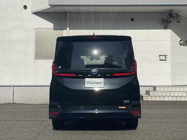 トヨタ ノア ハイブリッド S－Z 福井県 2024(令6)年 1万km アティチュードブラックマイカ 登録時走行距離９１９１ｋｍ/ワンオーナー/４WD/純正メモリナビゲーション/（CD/DVD/BT）/フルセグテレビ/バックカメラ/プリクラッシュセーフティ/レーンキープアシスト/アダプティブクルーズコントロール/ブラインドスポットモニター/両側電動スライドドア/純正フリップダウンモニター/前後ドライブレコーダー（ミラー一体型）/純正16インチアルミホイール/パワーバックドア/ユニバーサルステップ/ハーフレザーシート/スペアタイヤ/AC100V 電源/クリアランスソナー/シートヒーター/ETC2.0（ビルトイン）/LEDライト/LEDフォグランプ/ステアリングリモコン/オートリトラミラー/オートハイビーム/オートライト/ライトレベライザー/スマートキー/プッシュスタート/保証書/取扱説明書