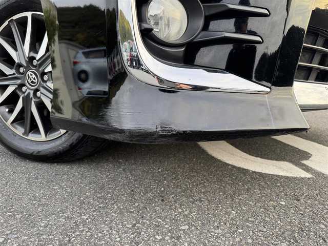 トヨタ ヴォクシー ZS 煌 愛媛県 2015(平27)年 9万km ブラック カロッツェリア 9インチナビ/フルセグTV DVD SD MSV Bluetooth/カロッツェリア フリップダウンモニター/両側パワースライドドア/バックカメラ/LEDヘッドライト/オートライト/フォグランプ/7名乗車/ドライブレコーダー　ZDR012/ビルトインETC/純正フロアマット/後席エアコン/スマートキー2個/純正16インチアルミ/取扱説明書・保証書/禁煙車