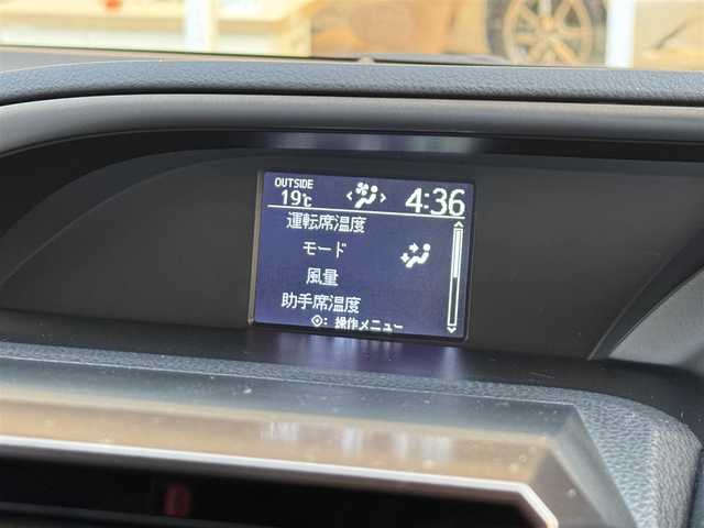 トヨタ ヴォクシー ZS 煌 愛媛県 2015(平27)年 9万km ブラック カロッツェリア 9インチナビ/フルセグTV DVD SD MSV Bluetooth/カロッツェリア フリップダウンモニター/両側パワースライドドア/バックカメラ/LEDヘッドライト/オートライト/フォグランプ/7名乗車/ドライブレコーダー　ZDR012/ビルトインETC/純正フロアマット/後席エアコン/スマートキー2個/純正16インチアルミ/取扱説明書・保証書/禁煙車