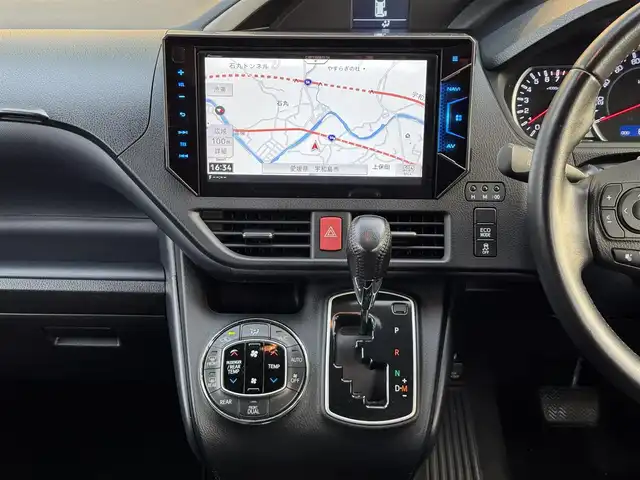 トヨタ ヴォクシー ZS 煌 愛媛県 2015(平27)年 9万km ブラック カロッツェリア 9インチナビ/フルセグTV DVD SD MSV Bluetooth/カロッツェリア フリップダウンモニター/両側パワースライドドア/バックカメラ/LEDヘッドライト/オートライト/フォグランプ/7名乗車/ドライブレコーダー　ZDR012/ビルトインETC/純正フロアマット/後席エアコン/スマートキー2個/純正16インチアルミ/取扱説明書・保証書/禁煙車