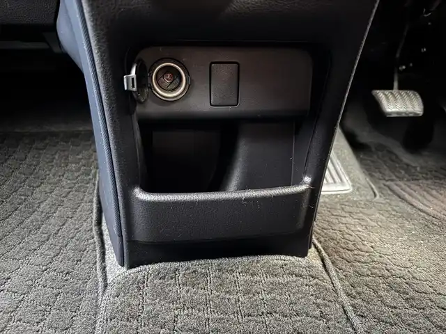 トヨタ ヴォクシー ZS 煌 愛媛県 2015(平27)年 9万km ブラック カロッツェリア 9インチナビ/フルセグTV DVD SD MSV Bluetooth/カロッツェリア フリップダウンモニター/両側パワースライドドア/バックカメラ/LEDヘッドライト/オートライト/フォグランプ/7名乗車/ドライブレコーダー　ZDR012/ビルトインETC/純正フロアマット/後席エアコン/スマートキー2個/純正16インチアルミ/取扱説明書・保証書/禁煙車