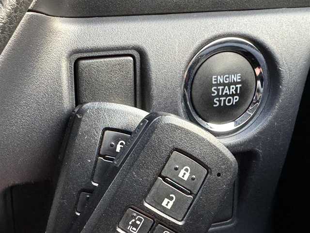 トヨタ ヴォクシー ZS 煌 愛媛県 2015(平27)年 9万km ブラック カロッツェリア 9インチナビ/フルセグTV DVD SD MSV Bluetooth/カロッツェリア フリップダウンモニター/両側パワースライドドア/バックカメラ/LEDヘッドライト/オートライト/フォグランプ/7名乗車/ドライブレコーダー　ZDR012/ビルトインETC/純正フロアマット/後席エアコン/スマートキー2個/純正16インチアルミ/取扱説明書・保証書/禁煙車