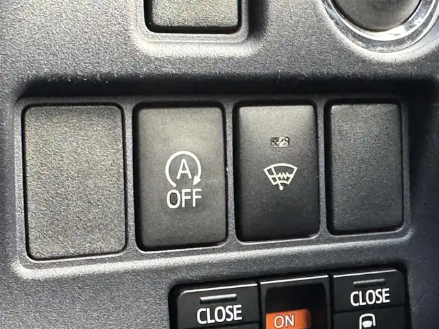 トヨタ ヴォクシー ZS 煌 愛媛県 2015(平27)年 9万km ブラック カロッツェリア 9インチナビ/フルセグTV DVD SD MSV Bluetooth/カロッツェリア フリップダウンモニター/両側パワースライドドア/バックカメラ/LEDヘッドライト/オートライト/フォグランプ/7名乗車/ドライブレコーダー　ZDR012/ビルトインETC/純正フロアマット/後席エアコン/スマートキー2個/純正16インチアルミ/取扱説明書・保証書/禁煙車