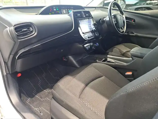 トヨタ プリウス SセーフティプラスⅡ 大阪府 2021(令3)年 14.8万km プラチナホワイトパールマイカ /禁煙//ワンオーナー//純正SDナビ【NSZT-Y68T】//バックカメラ//衝突軽減ブレーキ//クルーズコントロール//レーンキープアシスト//オートハイビーム//社外３６０°ドラレコ【dAction DC5000】//スマートキーｘ２//プッシュスタート