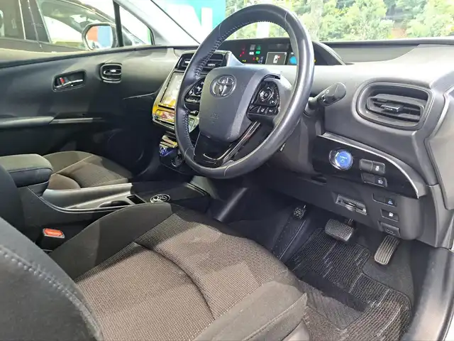 トヨタ プリウス SセーフティプラスⅡ 大阪府 2021(令3)年 14.8万km プラチナホワイトパールマイカ /禁煙//ワンオーナー//純正SDナビ【NSZT-Y68T】//バックカメラ//衝突軽減ブレーキ//クルーズコントロール//レーンキープアシスト//オートハイビーム//社外３６０°ドラレコ【dAction DC5000】//スマートキーｘ２//プッシュスタート