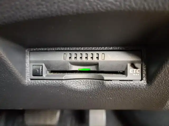 トヨタ プリウス SセーフティプラスⅡ 大阪府 2021(令3)年 14.8万km プラチナホワイトパールマイカ /禁煙//ワンオーナー//純正SDナビ【NSZT-Y68T】//バックカメラ//衝突軽減ブレーキ//クルーズコントロール//レーンキープアシスト//オートハイビーム//社外３６０°ドラレコ【dAction DC5000】//スマートキーｘ２//プッシュスタート