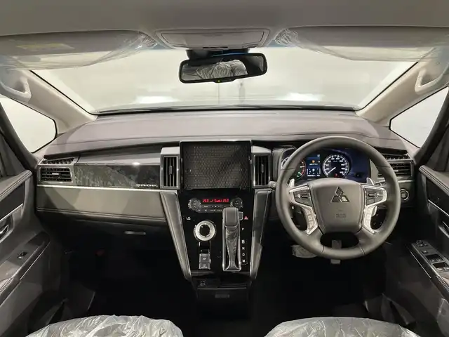 三菱 デリカＤ：５ シャモニー 愛知県 2025(令7)年 0.1千km グラファイトグレーメタリック/ブラックマイカ 登録済未使用車/衝突軽減ブレーキ/両側電動スライドドア/全方位カメラ/レーダークルーズコントロール/100V電源/シートヒーター/LEDヘッドライト/ステアリングヒーター/パワーシート/電動リアゲート/レーンキープアシスト/オートハイビーム/プッシュスタート/スマートキー/アイドリングストップ/純正アルミホイール/オートライト/ディーゼル/ターボ/4WD/ブラインドスポットモニター/パドルシフト/ハーフレザーシート/ウィンカーミラー/電動格納ミラー/フォグランプ/ステアリングリモコン/横滑り防止装置/電動パーキングブレーキ/オートブレーキホールド/CHAMONIX (8人)　4WD　e-Assist/オリジナルナビ取付パッケージ＋リアモニター取付パッケージ(25/300)　ステップレス　（8人）