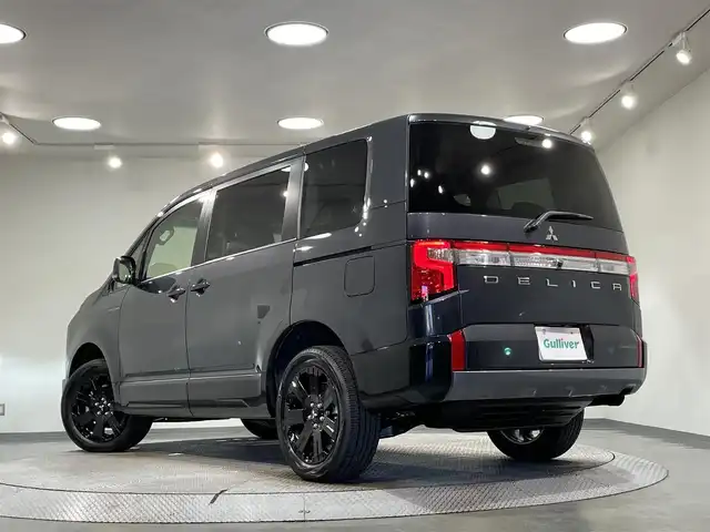 三菱 デリカＤ：５ シャモニー 愛知県 2025(令7)年 0.1千km グラファイトグレーメタリック/ブラックマイカ 登録済未使用車/衝突軽減ブレーキ/両側電動スライドドア/全方位カメラ/レーダークルーズコントロール/100V電源/シートヒーター/LEDヘッドライト/ステアリングヒーター/パワーシート/電動リアゲート/レーンキープアシスト/オートハイビーム/プッシュスタート/スマートキー/アイドリングストップ/純正アルミホイール/オートライト/ディーゼル/ターボ/4WD/ブラインドスポットモニター/パドルシフト/ハーフレザーシート/ウィンカーミラー/電動格納ミラー/フォグランプ/ステアリングリモコン/横滑り防止装置/電動パーキングブレーキ/オートブレーキホールド/CHAMONIX (8人)　4WD　e-Assist/オリジナルナビ取付パッケージ＋リアモニター取付パッケージ(25/300)　ステップレス　（8人）
