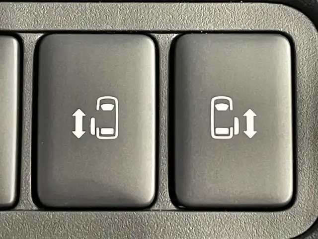 三菱 デリカＤ：５ シャモニー 愛知県 2025(令7)年 0.1千km グラファイトグレーメタリック/ブラックマイカ 登録済未使用車/衝突軽減ブレーキ/両側電動スライドドア/全方位カメラ/レーダークルーズコントロール/100V電源/シートヒーター/LEDヘッドライト/ステアリングヒーター/パワーシート/電動リアゲート/レーンキープアシスト/オートハイビーム/プッシュスタート/スマートキー/アイドリングストップ/純正アルミホイール/オートライト/ディーゼル/ターボ/4WD/ブラインドスポットモニター/パドルシフト/ハーフレザーシート/ウィンカーミラー/電動格納ミラー/フォグランプ/ステアリングリモコン/横滑り防止装置/電動パーキングブレーキ/オートブレーキホールド/CHAMONIX (8人)　4WD　e-Assist/オリジナルナビ取付パッケージ＋リアモニター取付パッケージ(25/300)　ステップレス　（8人）