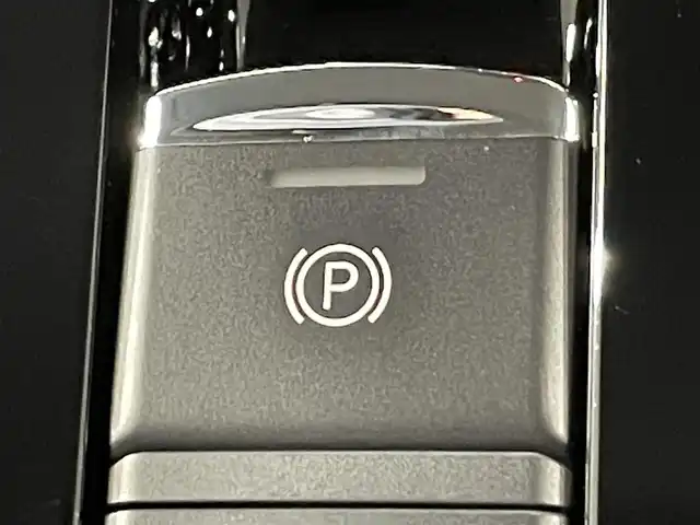 三菱 デリカＤ：５ シャモニー 愛知県 2025(令7)年 0.1千km グラファイトグレーメタリック/ブラックマイカ 登録済未使用車/衝突軽減ブレーキ/両側電動スライドドア/全方位カメラ/レーダークルーズコントロール/100V電源/シートヒーター/LEDヘッドライト/ステアリングヒーター/パワーシート/電動リアゲート/レーンキープアシスト/オートハイビーム/プッシュスタート/スマートキー/アイドリングストップ/純正アルミホイール/オートライト/ディーゼル/ターボ/4WD/ブラインドスポットモニター/パドルシフト/ハーフレザーシート/ウィンカーミラー/電動格納ミラー/フォグランプ/ステアリングリモコン/横滑り防止装置/電動パーキングブレーキ/オートブレーキホールド/CHAMONIX (8人)　4WD　e-Assist/オリジナルナビ取付パッケージ＋リアモニター取付パッケージ(25/300)　ステップレス　（8人）