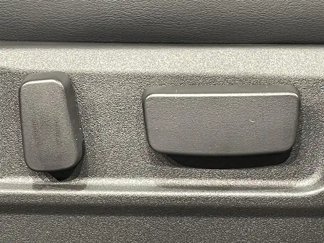 三菱 デリカＤ：５ シャモニー 愛知県 2025(令7)年 0.1千km グラファイトグレーメタリック/ブラックマイカ 登録済未使用車/衝突軽減ブレーキ/両側電動スライドドア/全方位カメラ/レーダークルーズコントロール/100V電源/シートヒーター/LEDヘッドライト/ステアリングヒーター/パワーシート/電動リアゲート/レーンキープアシスト/オートハイビーム/プッシュスタート/スマートキー/アイドリングストップ/純正アルミホイール/オートライト/ディーゼル/ターボ/4WD/ブラインドスポットモニター/パドルシフト/ハーフレザーシート/ウィンカーミラー/電動格納ミラー/フォグランプ/ステアリングリモコン/横滑り防止装置/電動パーキングブレーキ/オートブレーキホールド/CHAMONIX (8人)　4WD　e-Assist/オリジナルナビ取付パッケージ＋リアモニター取付パッケージ(25/300)　ステップレス　（8人）