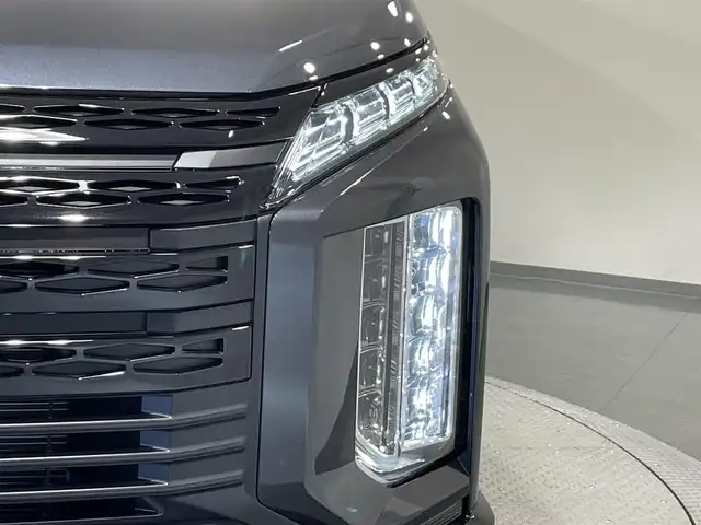 三菱 デリカＤ：５ シャモニー 愛知県 2025(令7)年 0.1千km グラファイトグレーメタリック/ブラックマイカ 登録済未使用車/衝突軽減ブレーキ/両側電動スライドドア/全方位カメラ/レーダークルーズコントロール/100V電源/シートヒーター/LEDヘッドライト/ステアリングヒーター/パワーシート/電動リアゲート/レーンキープアシスト/オートハイビーム/プッシュスタート/スマートキー/アイドリングストップ/純正アルミホイール/オートライト/ディーゼル/ターボ/4WD/ブラインドスポットモニター/パドルシフト/ハーフレザーシート/ウィンカーミラー/電動格納ミラー/フォグランプ/ステアリングリモコン/横滑り防止装置/電動パーキングブレーキ/オートブレーキホールド/CHAMONIX (8人)　4WD　e-Assist/オリジナルナビ取付パッケージ＋リアモニター取付パッケージ(25/300)　ステップレス　（8人）