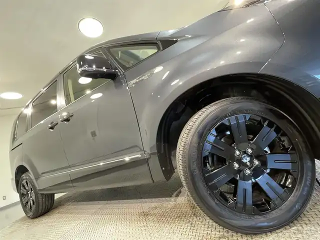 三菱 デリカＤ：５ シャモニー 愛知県 2025(令7)年 0.1千km グラファイトグレーメタリック/ブラックマイカ 登録済未使用車/衝突軽減ブレーキ/両側電動スライドドア/全方位カメラ/レーダークルーズコントロール/100V電源/シートヒーター/LEDヘッドライト/ステアリングヒーター/パワーシート/電動リアゲート/レーンキープアシスト/オートハイビーム/プッシュスタート/スマートキー/アイドリングストップ/純正アルミホイール/オートライト/ディーゼル/ターボ/4WD/ブラインドスポットモニター/パドルシフト/ハーフレザーシート/ウィンカーミラー/電動格納ミラー/フォグランプ/ステアリングリモコン/横滑り防止装置/電動パーキングブレーキ/オートブレーキホールド/CHAMONIX (8人)　4WD　e-Assist/オリジナルナビ取付パッケージ＋リアモニター取付パッケージ(25/300)　ステップレス　（8人）