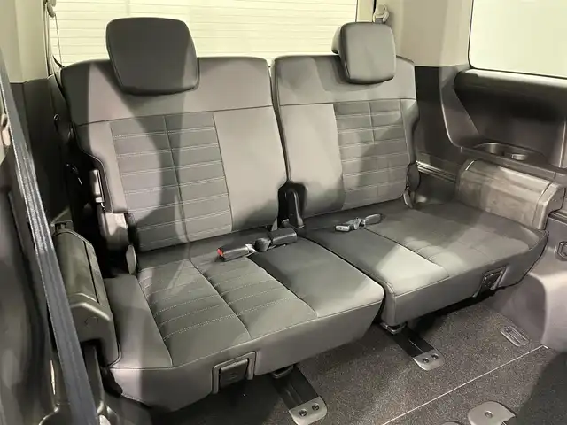 三菱 デリカＤ：５ シャモニー 愛知県 2025(令7)年 0.1千km グラファイトグレーメタリック/ブラックマイカ 登録済未使用車/衝突軽減ブレーキ/両側電動スライドドア/全方位カメラ/レーダークルーズコントロール/100V電源/シートヒーター/LEDヘッドライト/ステアリングヒーター/パワーシート/電動リアゲート/レーンキープアシスト/オートハイビーム/プッシュスタート/スマートキー/アイドリングストップ/純正アルミホイール/オートライト/ディーゼル/ターボ/4WD/ブラインドスポットモニター/パドルシフト/ハーフレザーシート/ウィンカーミラー/電動格納ミラー/フォグランプ/ステアリングリモコン/横滑り防止装置/電動パーキングブレーキ/オートブレーキホールド/CHAMONIX (8人)　4WD　e-Assist/オリジナルナビ取付パッケージ＋リアモニター取付パッケージ(25/300)　ステップレス　（8人）