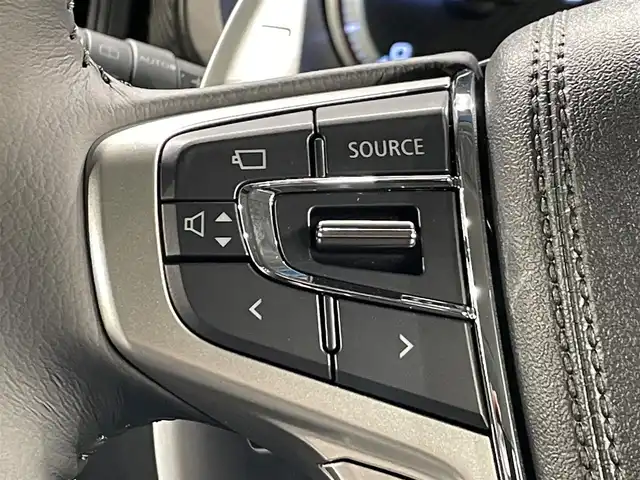 三菱 デリカＤ：５ シャモニー 愛知県 2025(令7)年 0.1千km グラファイトグレーメタリック/ブラックマイカ 登録済未使用車/衝突軽減ブレーキ/両側電動スライドドア/全方位カメラ/レーダークルーズコントロール/100V電源/シートヒーター/LEDヘッドライト/ステアリングヒーター/パワーシート/電動リアゲート/レーンキープアシスト/オートハイビーム/プッシュスタート/スマートキー/アイドリングストップ/純正アルミホイール/オートライト/ディーゼル/ターボ/4WD/ブラインドスポットモニター/パドルシフト/ハーフレザーシート/ウィンカーミラー/電動格納ミラー/フォグランプ/ステアリングリモコン/横滑り防止装置/電動パーキングブレーキ/オートブレーキホールド/CHAMONIX (8人)　4WD　e-Assist/オリジナルナビ取付パッケージ＋リアモニター取付パッケージ(25/300)　ステップレス　（8人）