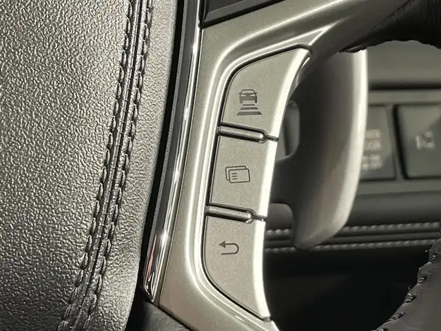 三菱 デリカＤ：５ シャモニー 愛知県 2025(令7)年 0.1千km グラファイトグレーメタリック/ブラックマイカ 登録済未使用車/衝突軽減ブレーキ/両側電動スライドドア/全方位カメラ/レーダークルーズコントロール/100V電源/シートヒーター/LEDヘッドライト/ステアリングヒーター/パワーシート/電動リアゲート/レーンキープアシスト/オートハイビーム/プッシュスタート/スマートキー/アイドリングストップ/純正アルミホイール/オートライト/ディーゼル/ターボ/4WD/ブラインドスポットモニター/パドルシフト/ハーフレザーシート/ウィンカーミラー/電動格納ミラー/フォグランプ/ステアリングリモコン/横滑り防止装置/電動パーキングブレーキ/オートブレーキホールド/CHAMONIX (8人)　4WD　e-Assist/オリジナルナビ取付パッケージ＋リアモニター取付パッケージ(25/300)　ステップレス　（8人）