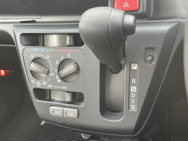 ダイハツ ミラ イース L SAⅢ 滋賀県 2018(平30)年 2.3万km ブライトシルバーメタリック 衝突軽減ブレーキ/横滑り防止装置/ドライブレコーダー前後/アイドリングストップ/オートハイビーム/ヘッドライトレベリング/コーナーセンサー/リモコンキー/スペアキー/ドアバイザー/夏タイヤ積込み