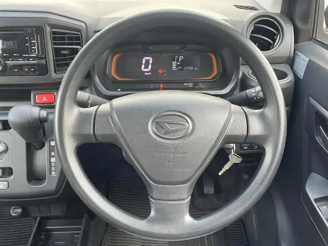 ダイハツ ミラ イース L SAⅢ 滋賀県 2018(平30)年 2.3万km ブライトシルバーメタリック 衝突軽減ブレーキ/横滑り防止装置/ドライブレコーダー前後/アイドリングストップ/オートハイビーム/ヘッドライトレベリング/コーナーセンサー/リモコンキー/スペアキー/ドアバイザー/夏タイヤ積込み