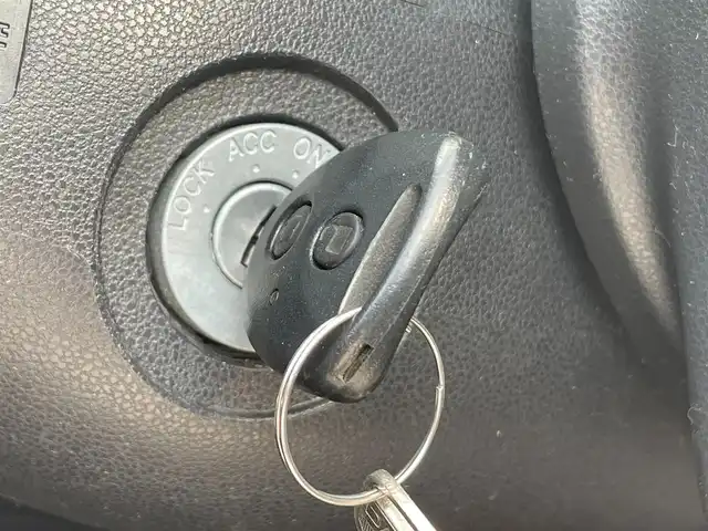 ダイハツ ミラ イース L SAⅢ 滋賀県 2018(平30)年 2.3万km ブライトシルバーメタリック 衝突軽減ブレーキ/横滑り防止装置/ドライブレコーダー前後/アイドリングストップ/オートハイビーム/ヘッドライトレベリング/コーナーセンサー/リモコンキー/スペアキー/ドアバイザー/夏タイヤ積込み