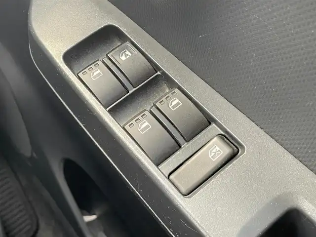 ダイハツ ミラ イース L SAⅢ 滋賀県 2018(平30)年 2.3万km ブライトシルバーメタリック 衝突軽減ブレーキ/横滑り防止装置/ドライブレコーダー前後/アイドリングストップ/オートハイビーム/ヘッドライトレベリング/コーナーセンサー/リモコンキー/スペアキー/ドアバイザー/夏タイヤ積込み