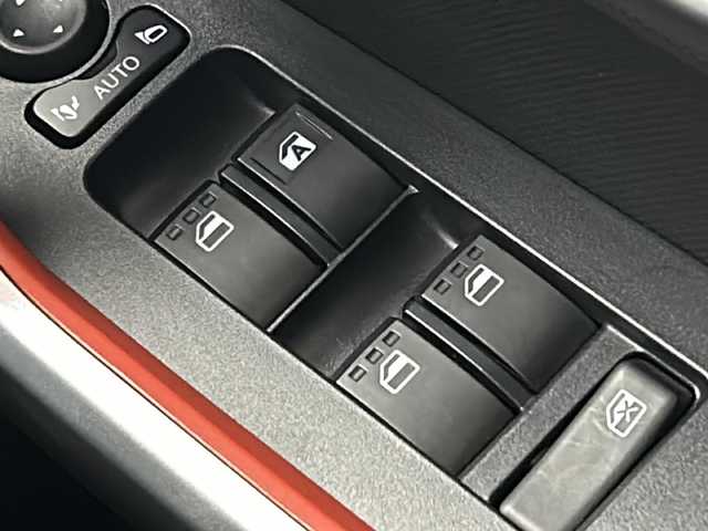 トヨタ ライズ Z 愛知県 2023(令5)年 1.8万km ブラックマイカメタリック/シャイニングホワイトパール 純正9インチナビ/フルセグ/ETC2.0 /シートヒーター/追従式クルーズコントロール/衝突軽減ブレーキ/レーンキープアシスト/オートハイビーム/ドライブレコーダー/純正17インチAW/フロアマット/スマートキー×２