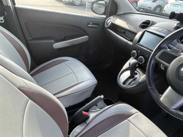 マツダ デミオ SPORT 岡山県 2009(平21)年 6.9万km ラディアントエボニーマイカ ＭＴモード付ＡＴパドルシフト／盗難防止装置／フルフラットシート／ＡＡＣ／ナビでＤＶＤ再生可能／Ｂｌｕｅｔｏｏｔｈ接続／パワーステアリング／パワーウィンドウ